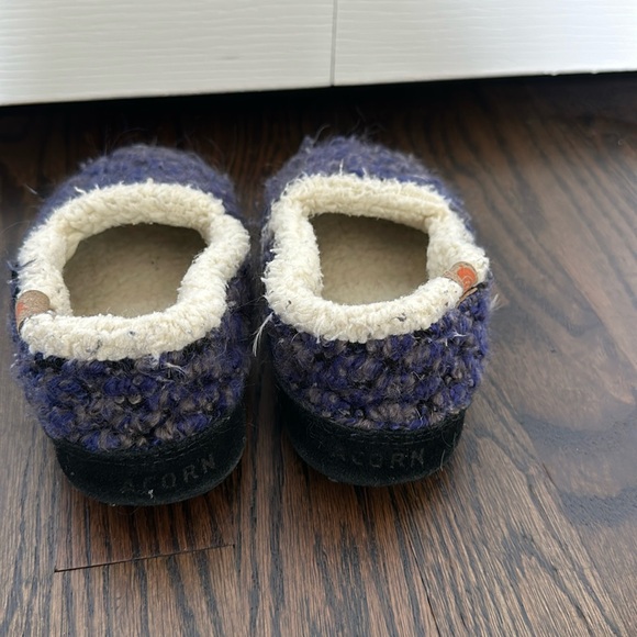 Acorn Kids Sherpa Slippers - Picture 3 of 5